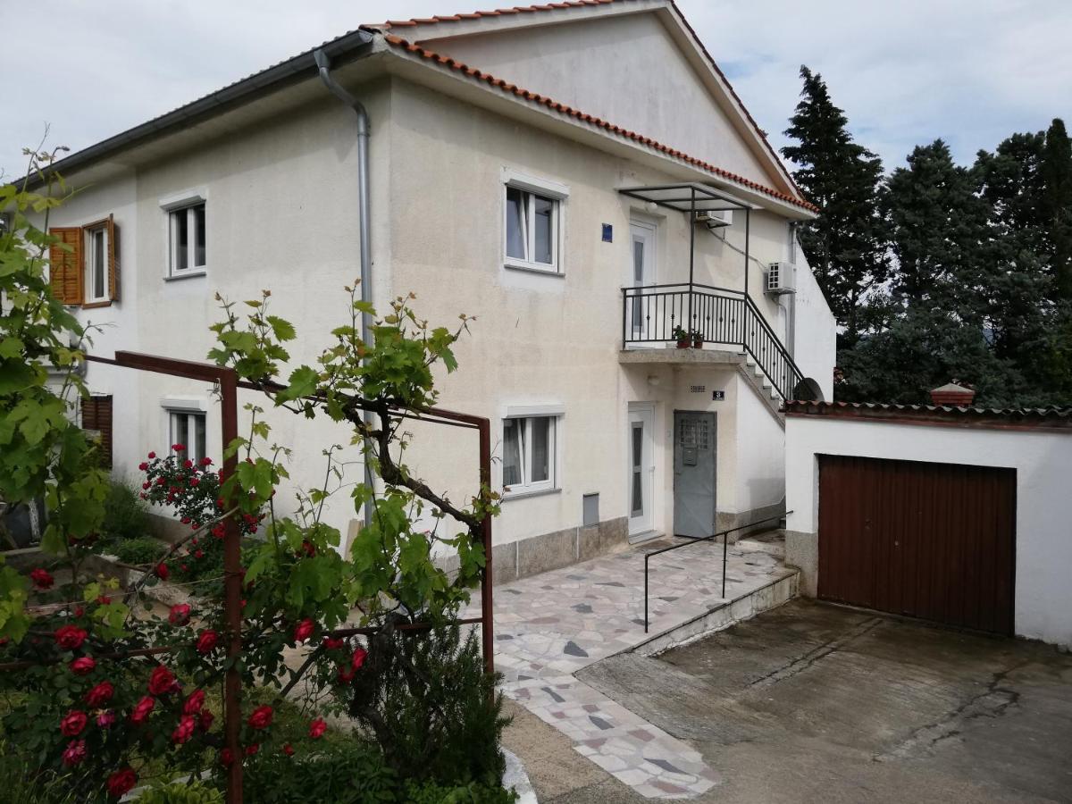 Apartment Marija Krk Town Luaran gambar